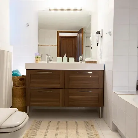 Arokaria House * Nikiana